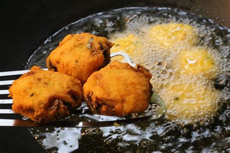 Parippu Vada Recipe With Coconut Chutney Dobbernationloves