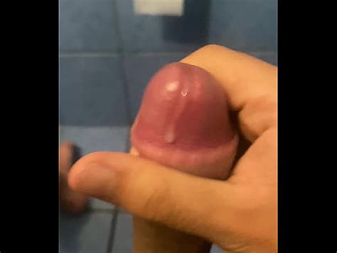 Me masturbo en el baño imagina que es dentro de tu vagina XVIDEOS
