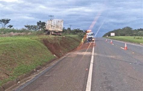 Acidente Entre Caminh O E Carro Deixa Quatro Feridos Em Rodovia De