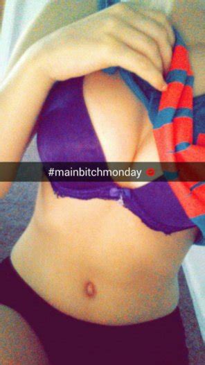 Purple Bra Flash Porn Pic