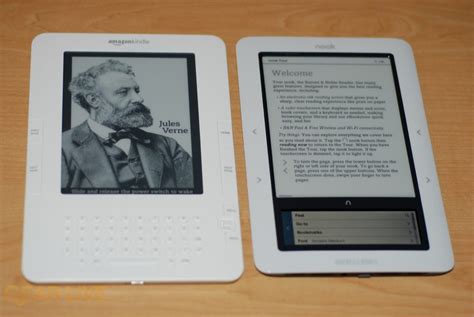 Barnes and Noble nook vs. Amazon Kindle: Size comparison shots | Gear Live