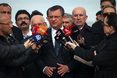 CHP Genel Başkanı Özgür Özel Deniz Baykal ı andı Muharrem İnce de katıldı