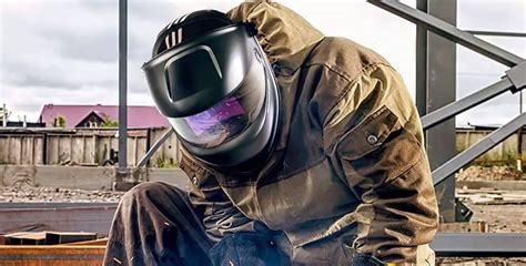 Do Solar Welding Helmets Have Batteries? – Weld Gears