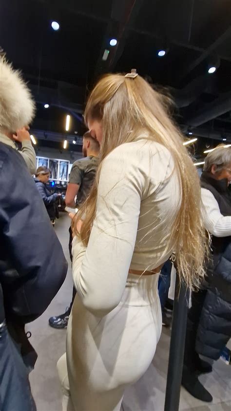 Hot Blonde In Tight Spandex Showing Off Nice Ass Spandex Leggings Yoga Pants Forum