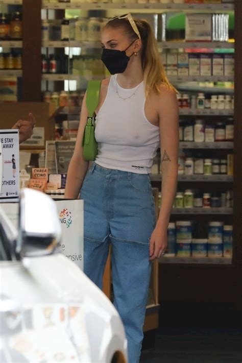 Hot Hotter Hottest Celebrities Sophie Turner Braless Juicy Nipples