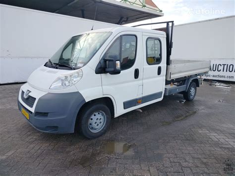 Buy Peugeot Boxer 335 HDi 130 Flatbed Truck