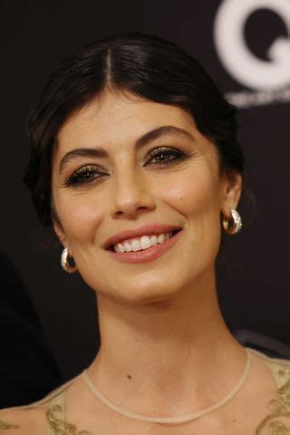 Alessandra Mastronardi reinterpreta il nude look più audace del Festival di Venezia Vanity