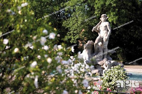 Statue Alter Botanischer Garten Old Botanical Garden In Munich