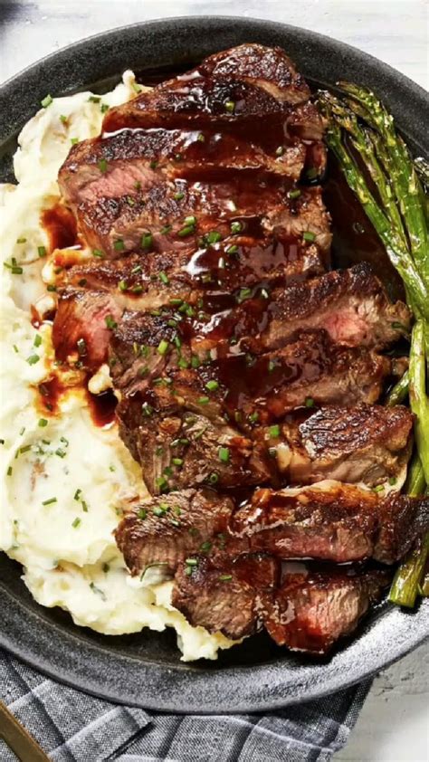 Rosemary Garlic Butter Beef Tenderloin With Red Wine Sauce Artofit