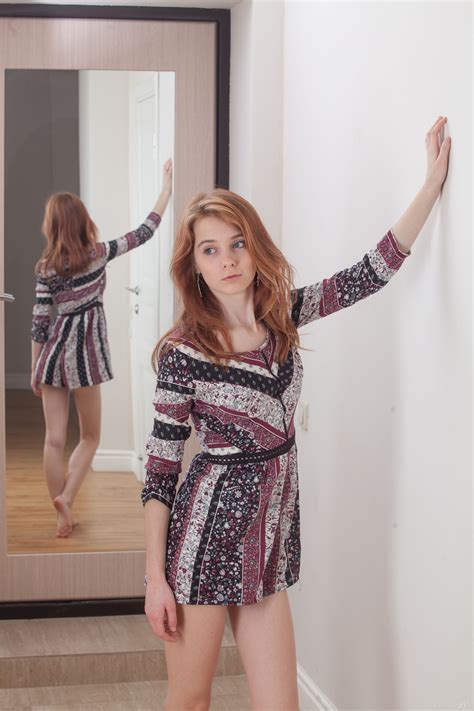 Amateur Girl Stunning Stucking In The Hallway Rita