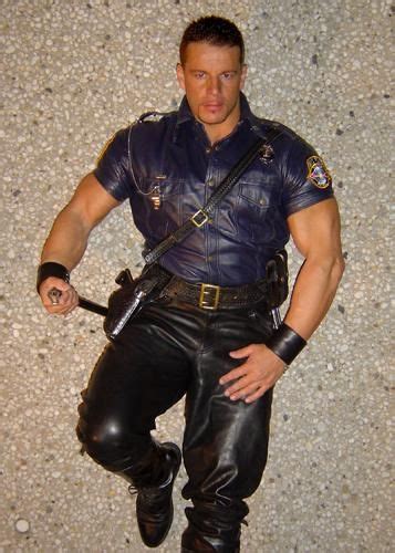 Hot Male Cops Police Officers Bing Men In Uniform Leather Men