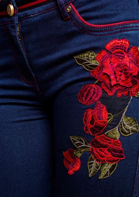 Jeans Com Bordado Floral