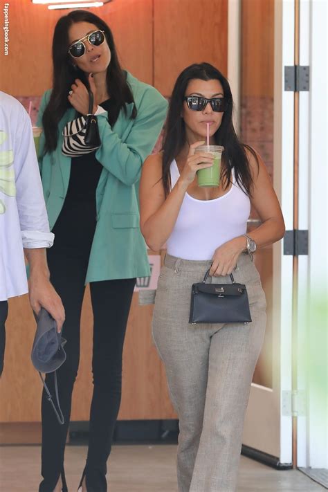 Kourtney Kardashian Kourtneykardash Nude The Fappening Photo 1008473 FappeningBook
