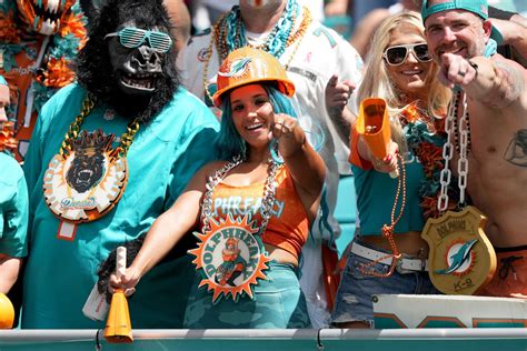 Poll Miami Dolphins Fans Among Nfl S Sexiest Miami New Times