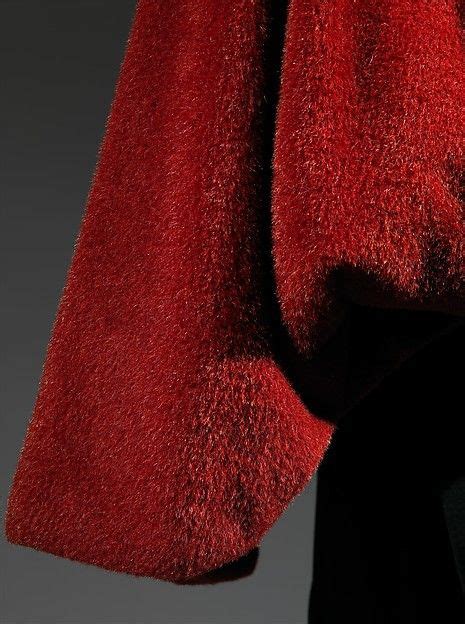 Красные прекрасные пальто... | Charles james, 20th century fashion ...