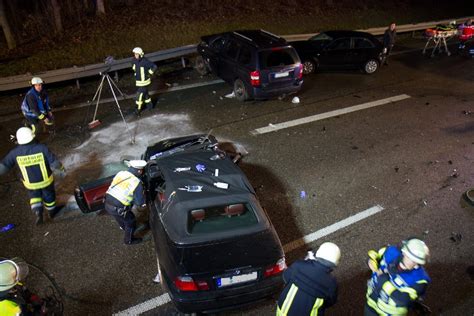 Fotostrecke Ludwigsburg Nord Sperrung Der A Nach Schwerem Unfall