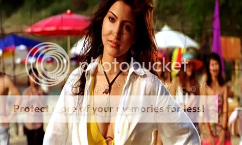 Hot And Exposing Indian Actresses Anushka Sharma Badmaash Company Chaska I