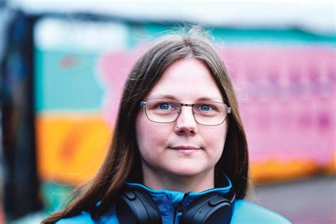 Sandra tar strid mot hot och trakasserier på jobbet Första Linjen