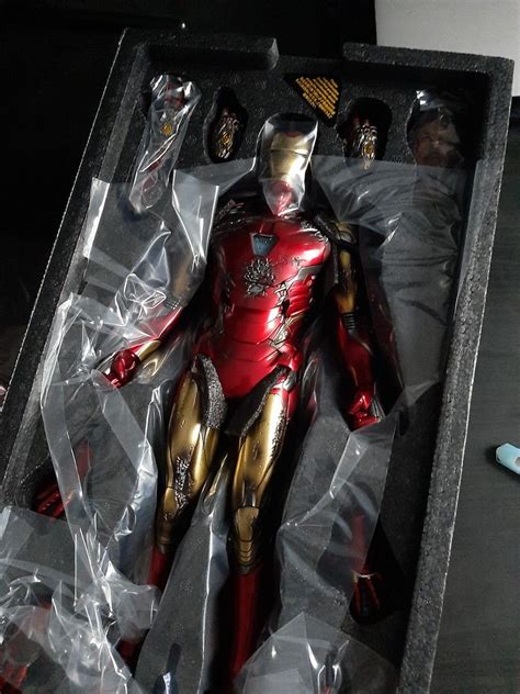 Hot Toys Iron Man Mark Battle Damaged Hobbies Toys Toys Games On Carousell