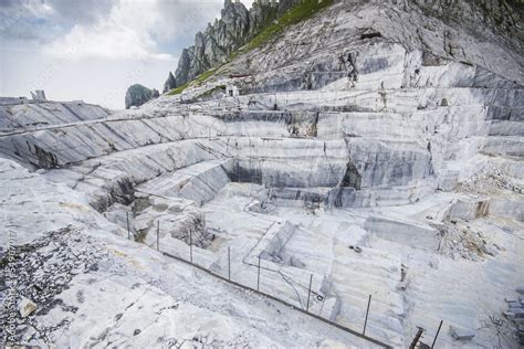 Cave Di Marmo Alpi Apuane Foto De Stock Adobe Stock