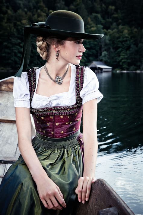 Lena Hoschek Tradition A W2014 15 Dirndl Clara Und Dirndlbluse