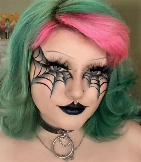 10 Terrifyingly Good Women S Scary Halloween Makeup Ideas Click Now