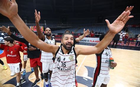 Olivinha abre o coração para o Flamengo É o meu amor minha religião