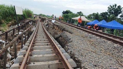 Hari Kedua Banjir Di Grobogan KAI Kerahkan Petugas Untuk Perbaiki