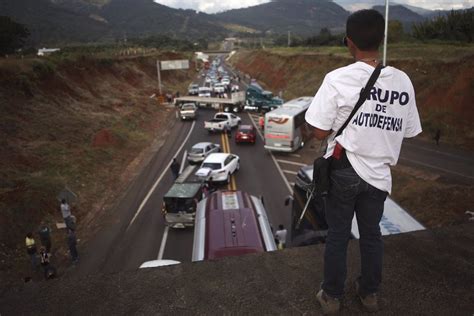 Bloquean Carreteras Contra La Violencia Del Narcotráfico En Michoacán