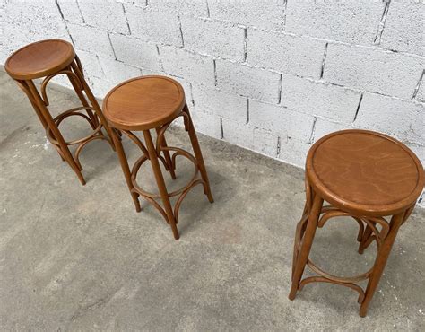 S Rie De Tabourets Hauts De Bistrot En Bois Courb Esprit Thonet