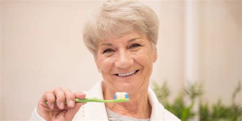 Cuidado De Los Dientes En Adultos Mayores ¡importante Para Mantener