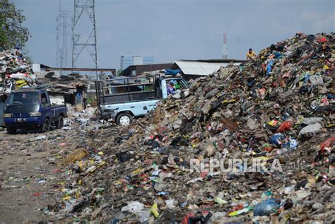 Sampah Menggunung Di Pasar Induk Gedebage Republika Online