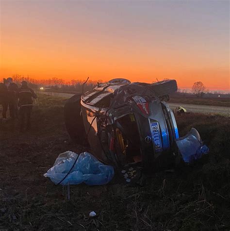 Esce Di Strada E Si Ribalta In Un Campo Ferito Automobilista