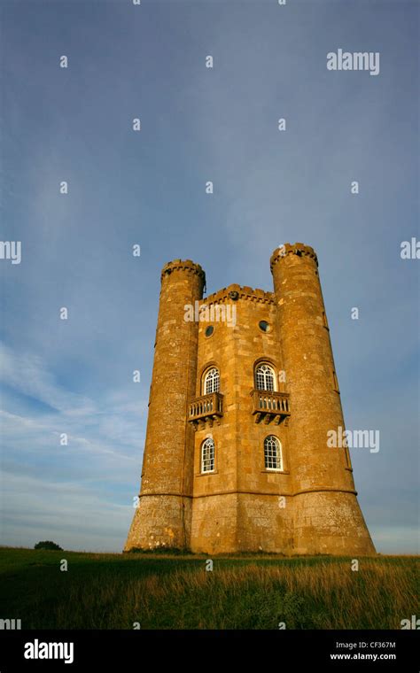 Broadway Tower Standing Prominently In The Cotswolds Stock Photo Alamy