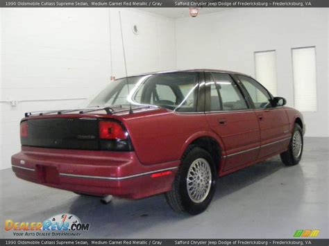 1990 Oldsmobile Cutlass Supreme Sedan Medium Garnet Red Metallic Gray Photo 4