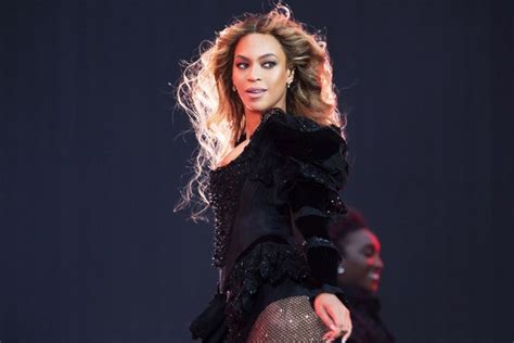 Beyoncé enseña de más luce espectacular escote FOTOS El Mañana de