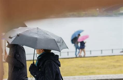 Schauer Gewitter stürmische Böen Ungemütliches Wetter in der Region