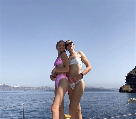 4 Hot Sexy Darian Orlando Bikini Pics