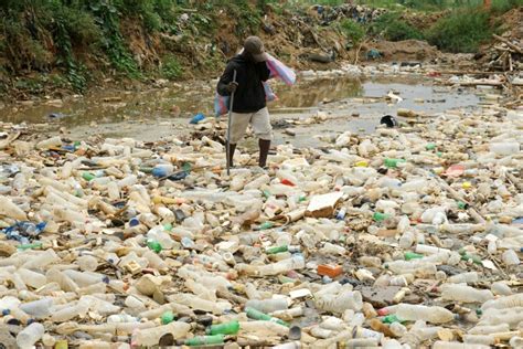 Bilhões De Toneladas De Lixo Plástico Se Acumulam Na Terra IstoÉ