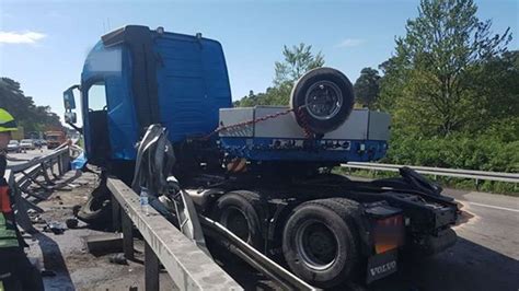 Mannheim Viernheim Lkw Durchbricht Mittelleitplanke Auf A6