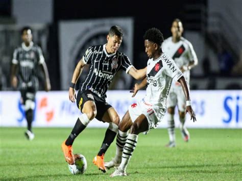 Corinthians vence o Vasco e respira na estreia de Ricardo Sá Pinto