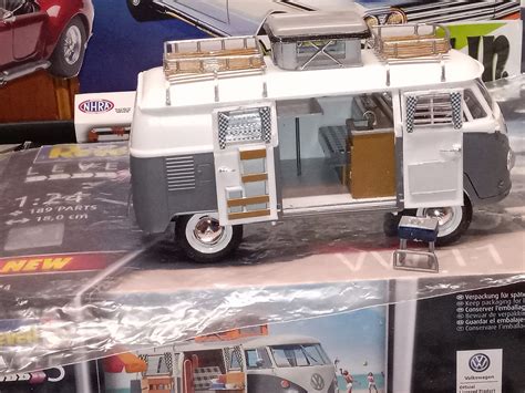 VW T1 Van Camper Plastic Model Vehicle Kit 1 24 Scale 7674