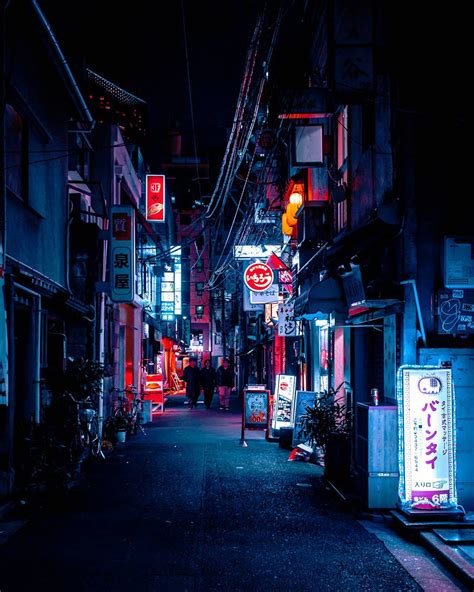 Photographer Aishy Captures Cyberpunk Scenes on the Streets of Tokyo