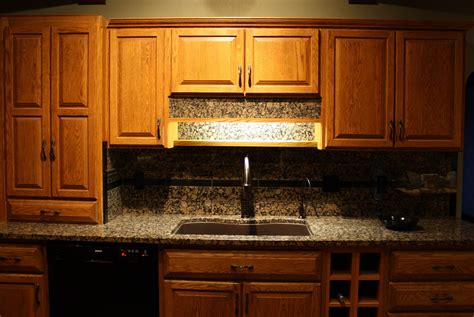 Living and Dyeing Under the Big Sky: Granite Kitchen Backsplash