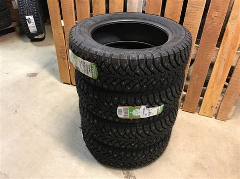 Klaravik Auktioner | Vinterdäck Nokian / 185 / 60 R15