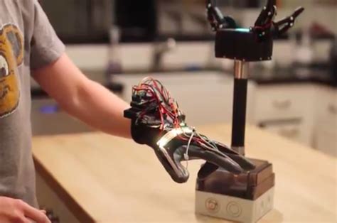 Grab things with an Arduino robotic gripper | Arduino Blog