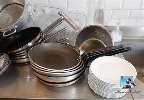 Lot De Vaisselle Et Ustensiles De Cuisine Clicpublic Be Les Ventes