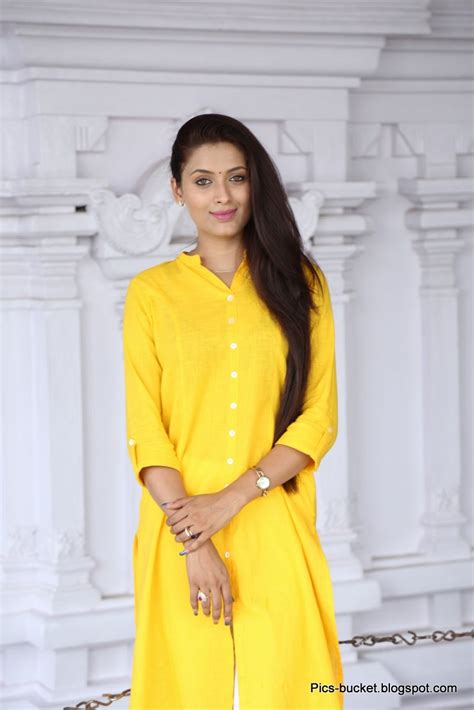 Actress Geetika Tyagi Latest HD Photos And Wallpapers Cantik Sexy Hot