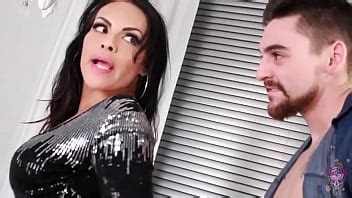 Il aime donner un avant goût de mon propre cul et jouir dessus XVIDEOS