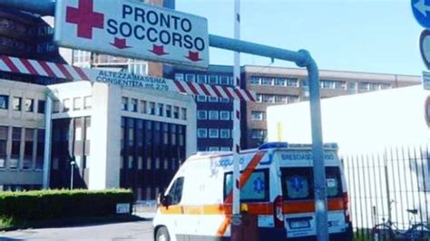 Pisa Mamma E Figlia Trovate Nude In Un Auto Nel Cuore Della Notte